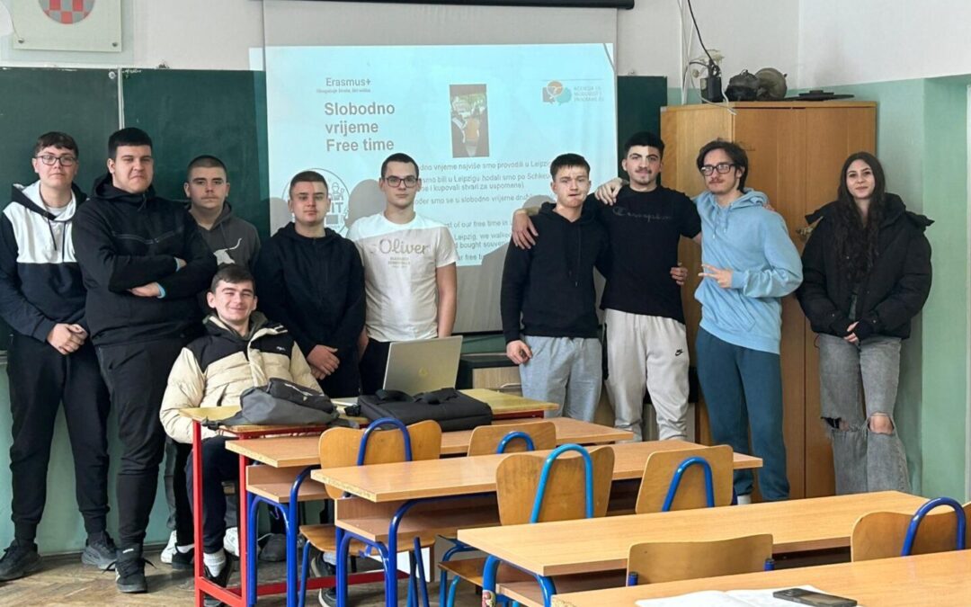 Prezentacija učenika 2.AM na satu razrednika