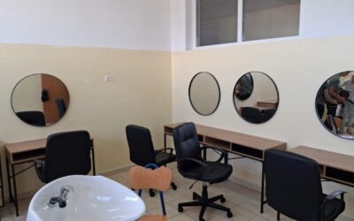 Učenje temeljeno na radu: Stolari opremili moderni praktikum za frizere